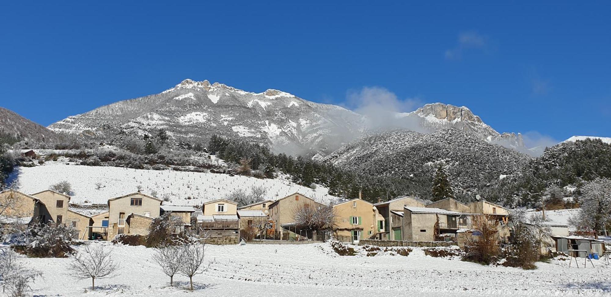 Maison De Village Aux Portes Du Vercors Chamaloc Exterior foto